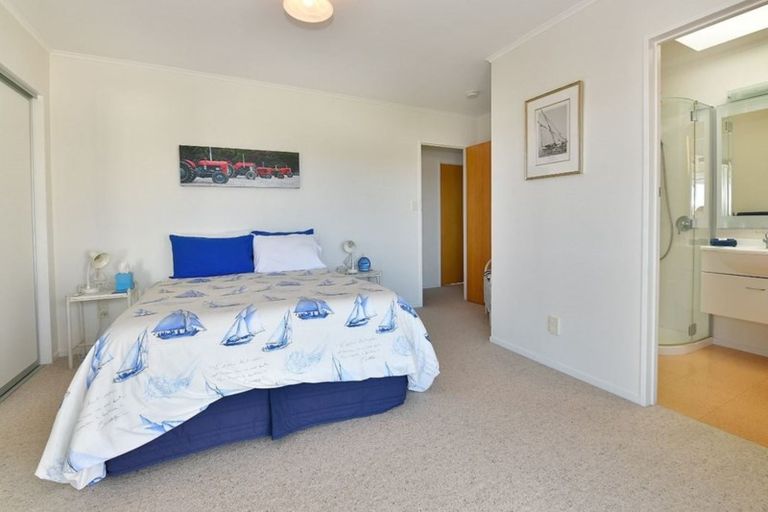 Photo of property in 18 Tamatea Drive, Snells Beach, 0920
