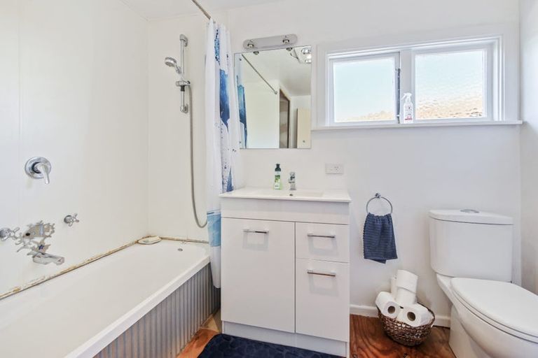 Photo of property in 30 Holton Road, Amberley, 7481