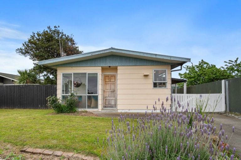 Photo of property in 12 Aitken Street, Bulls, 4818