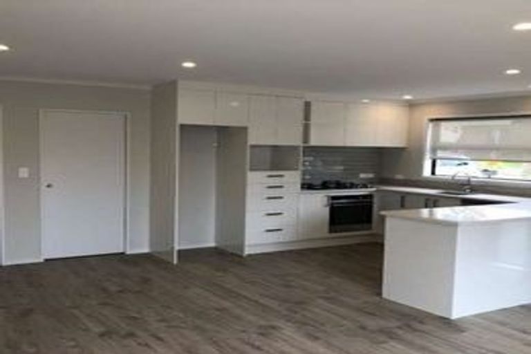 Photo of property in 1 Kittiwake Drive, Schnapper Rock, Auckland, 0632