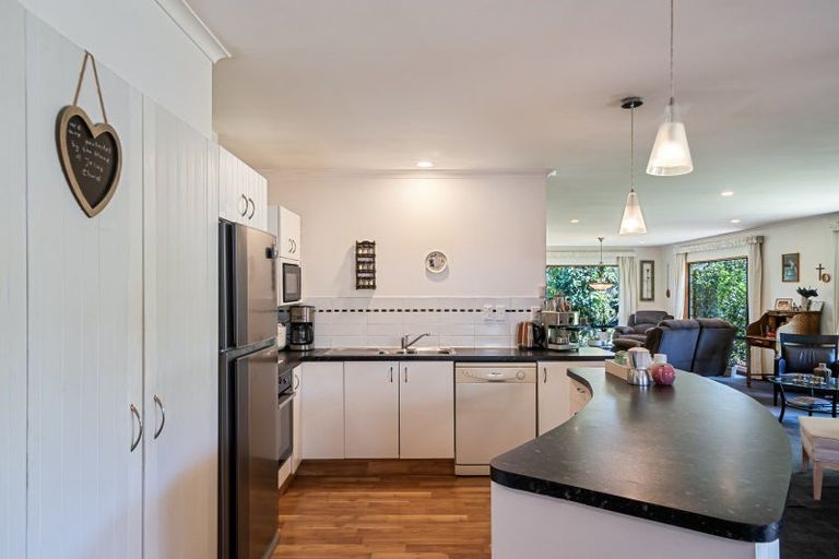 Photo of property in 51 Pohutukawa Drive, Levin, 5571