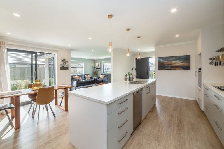 Photo of property in 7 Kakariki Crescent, Carterton, 5713