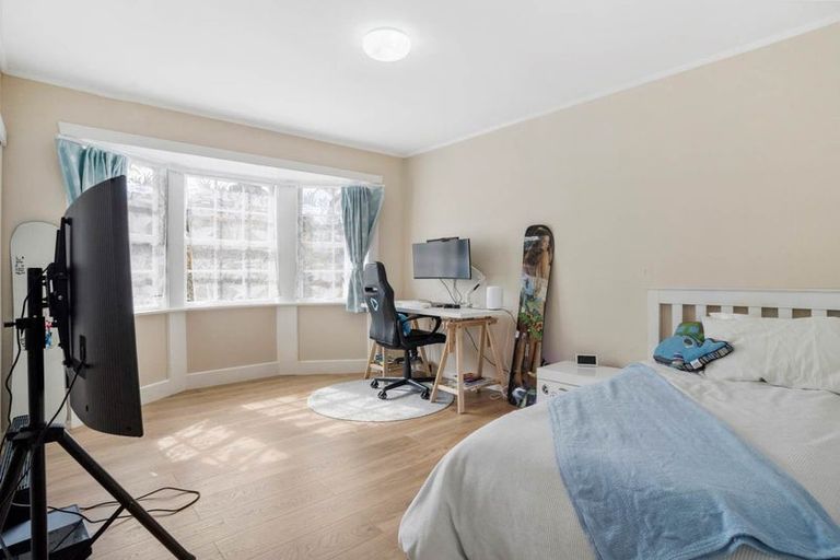 Photo of property in 64 Ayton Drive, Totara Vale, Auckland, 0629