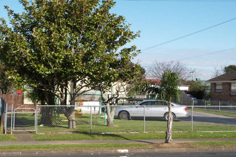 Photo of property in 233 Robertson Road, Mangere East, Auckland, 2024
