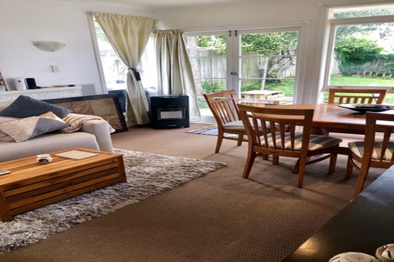 Photo of property in 2/41 Selwyn Crescent, Forrest Hill, Auckland, 0620