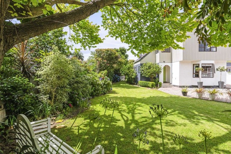 Photo of property in 261 Te Moana Road, Waikanae, 5036