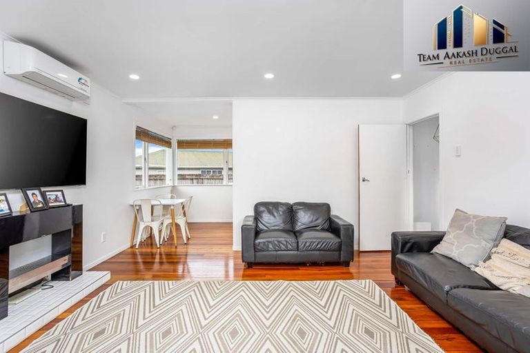 Photo of property in 1c Kuaka Place, New Lynn, Auckland, 0600