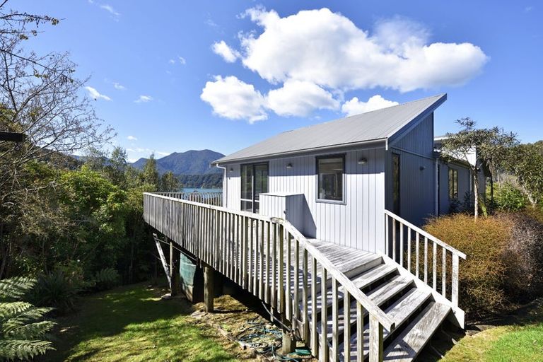 Photo of property in 20 Worlds End Road, Tennyson Inlet, 7195