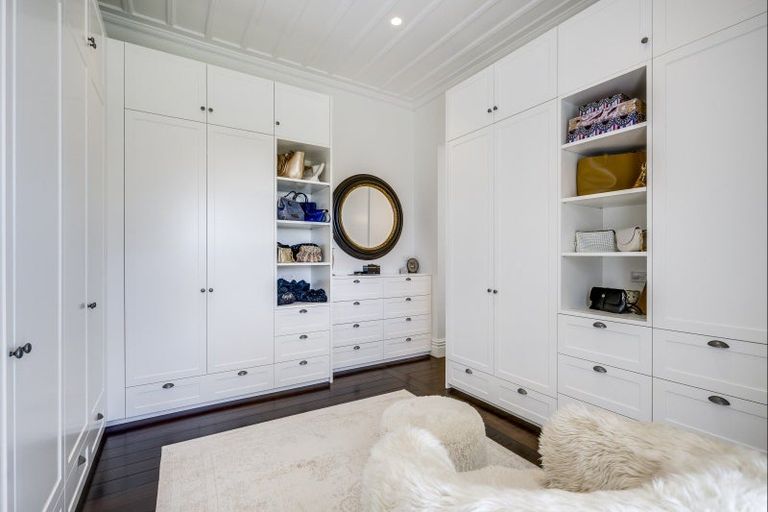 Photo of property in 59 Busby Hill, Havelock North, 4130