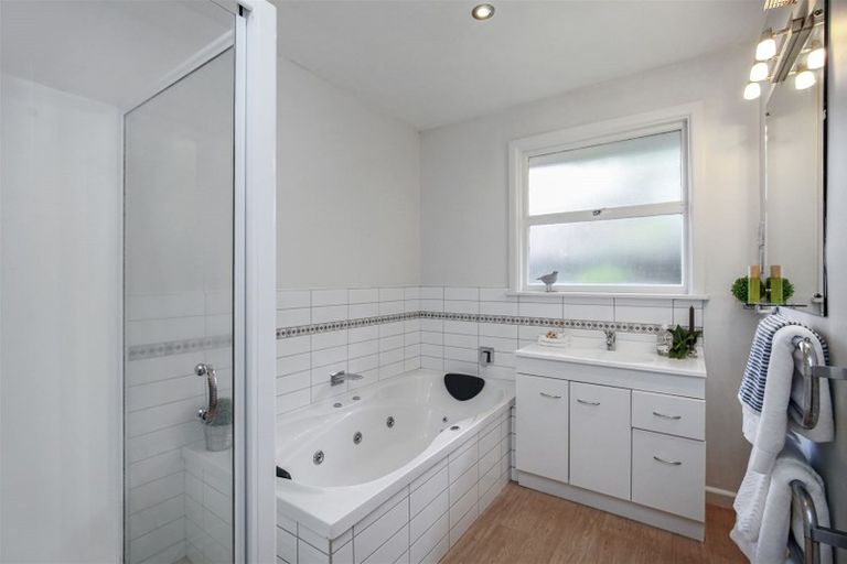 Photo of property in 9 Oakfield Street, Burnside, Christchurch, 8053