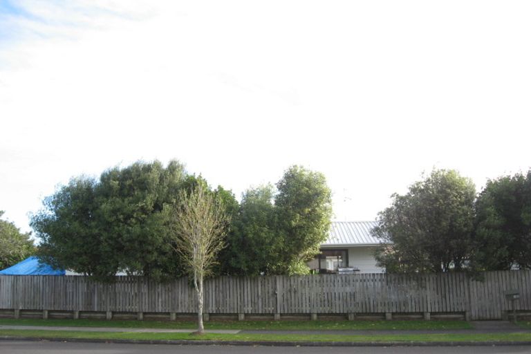 Photo of property in 192 Carnoustie Drive, Wattle Downs, Auckland, 2103
