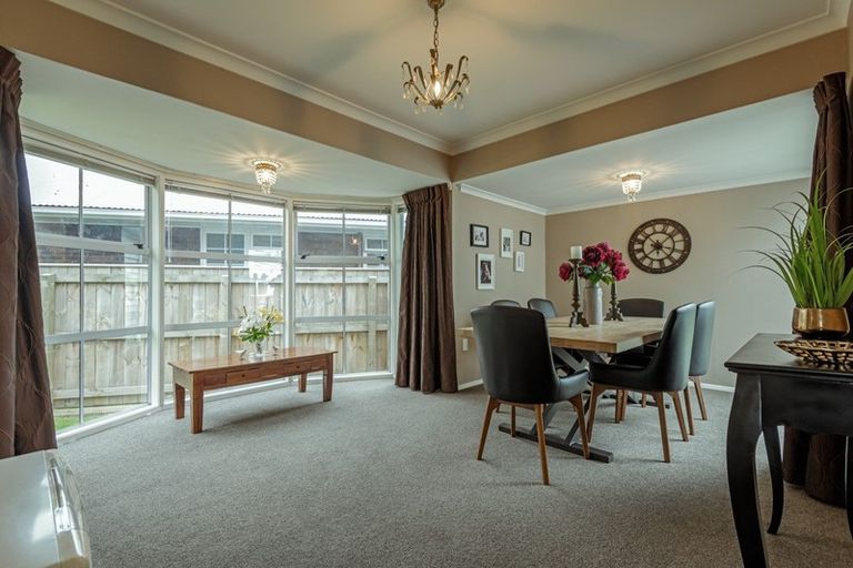 Photo of property in 1 Athlone Place, Hokowhitu, Palmerston North, 4410