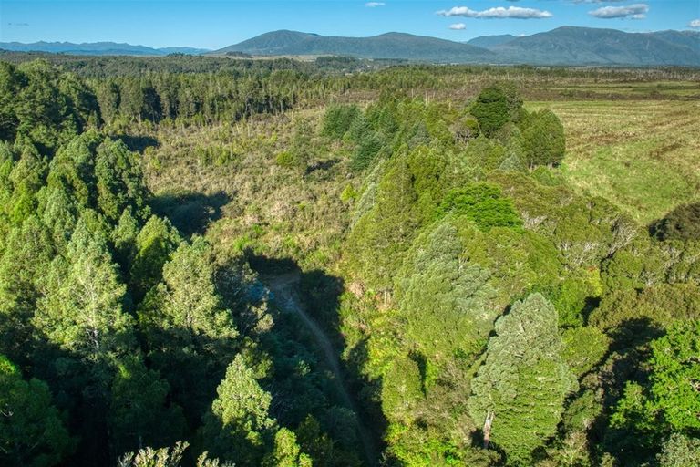 Photo of property in 1967e Arnold Valley Road, Moana, 7872