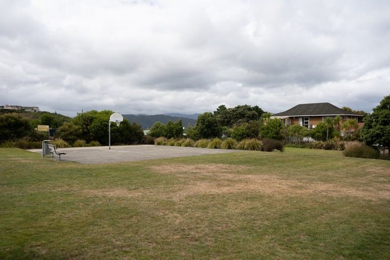 Photo of property in 1/150 Dowse Drive, Maungaraki, Lower Hutt, 5010