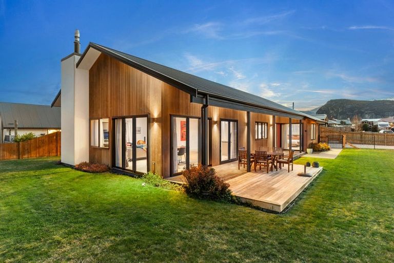 Photo of property in 8 Hebbard Court, Albert Town, Wanaka, 9305