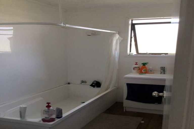 Photo of property in 1/9 Mcgreal Place, Weymouth, Auckland, 2103