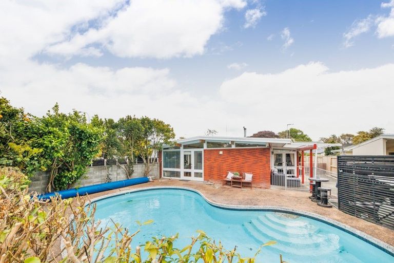 Photo of property in 1 Chilton Grove, Hokowhitu, Palmerston North, 4410