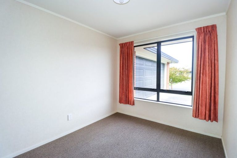 Photo of property in 17 Meridian Grove, Kelvin Grove, Palmerston North, 4414