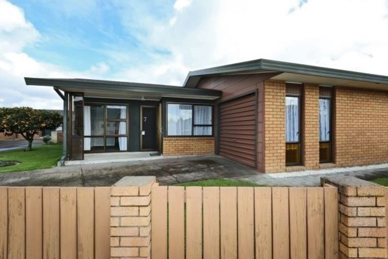 Photo of property in 7/501 Eastbourne Street East, Hastings, 4122