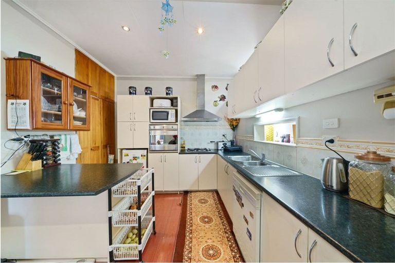 Photo of property in 20 Hungerford Road, Lyall Bay, Wellington, 6022