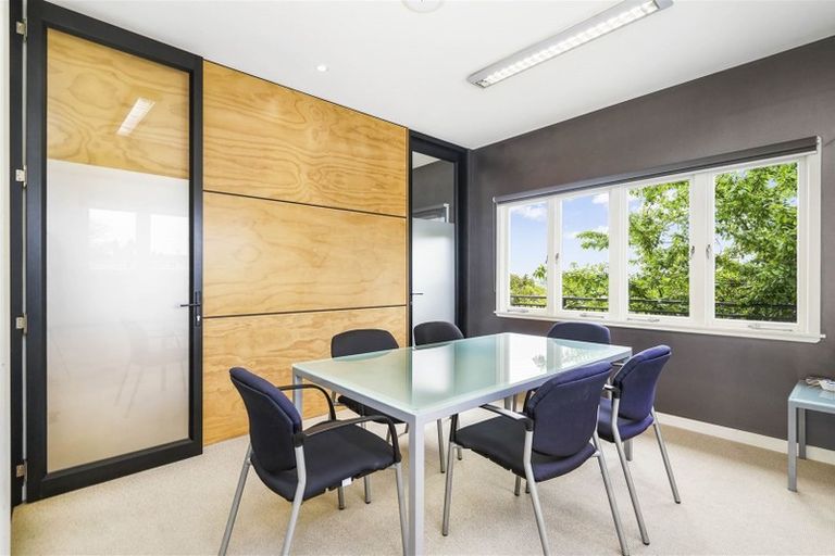 Photo of property in 13 Ruakiwi Road, Hamilton Lake, Hamilton, 3204