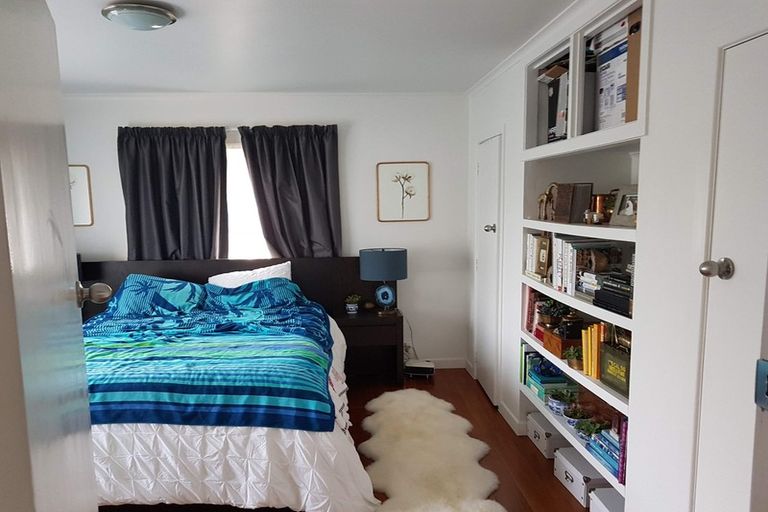 Photo of property in 176 Beach Haven Road, Beach Haven, Auckland, 0626