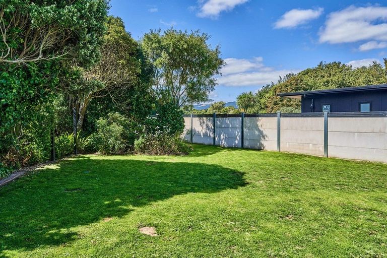 Photo of property in 19 Motukaraka Point, Pauatahanui, Porirua, 5381