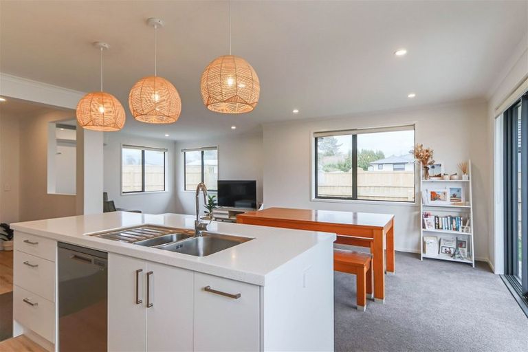 Photo of property in 7 Toutouwai Lane, Inglewood, 4330