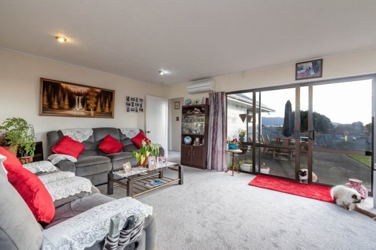 Photo of property in 3 Frimley Terrace, Waikanae Beach, Waikanae, 5036