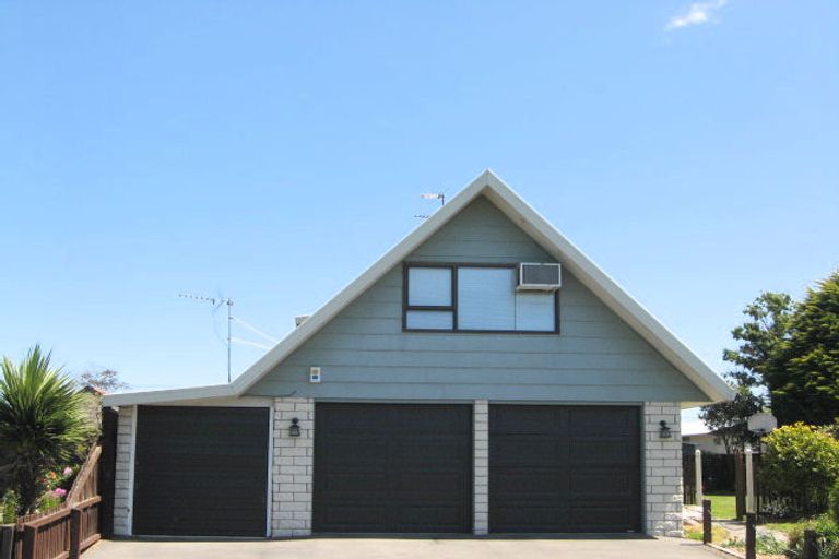 Photo of property in 71 Dunbarton Street, Redwood, Christchurch, 8051