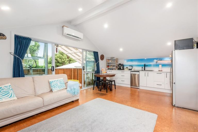Photo of property in 38a Colmar Road, Mellons Bay, Auckland, 2014