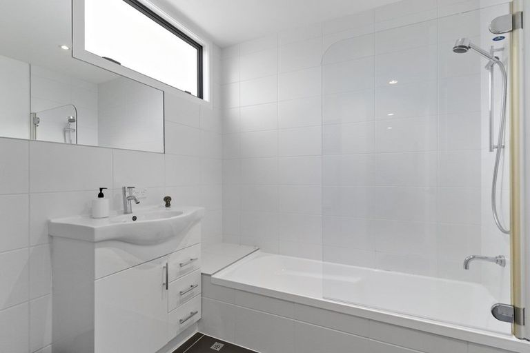 Photo of property in 35a Ngaio Road, Kelburn, Wellington, 6012