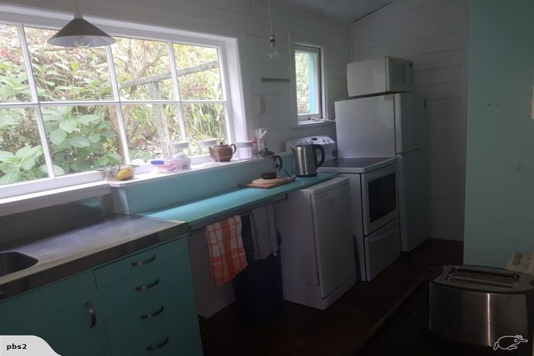 Photo of property in 315 Karaka Bay Road, Karaka Bays, Wellington, 6022