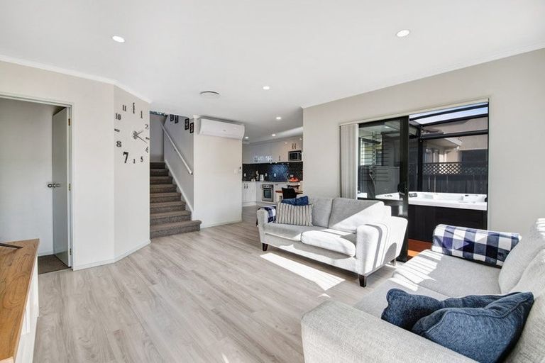 Photo of property in 1/27 Roanoke Way, Albany, Auckland, 0632