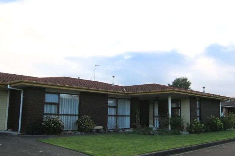 Photo of property in 2 Camellia Court, Palmerston North, 4414