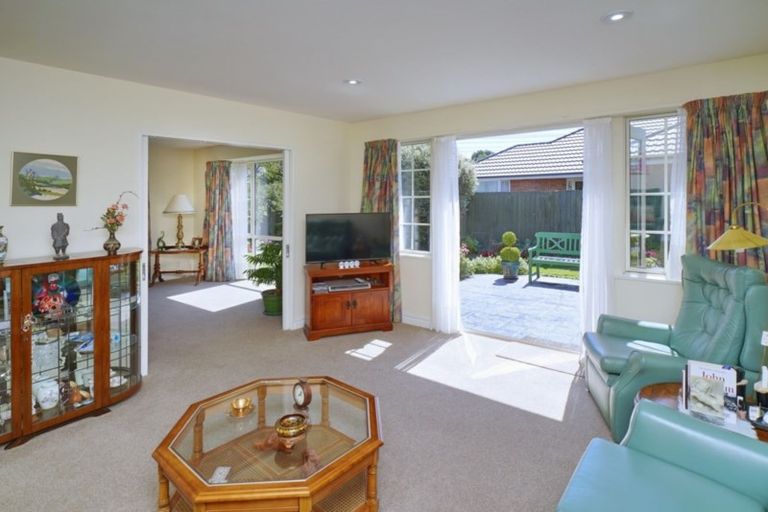 Photo of property in 24 Chesterfield Mews, Russley, Christchurch, 8042