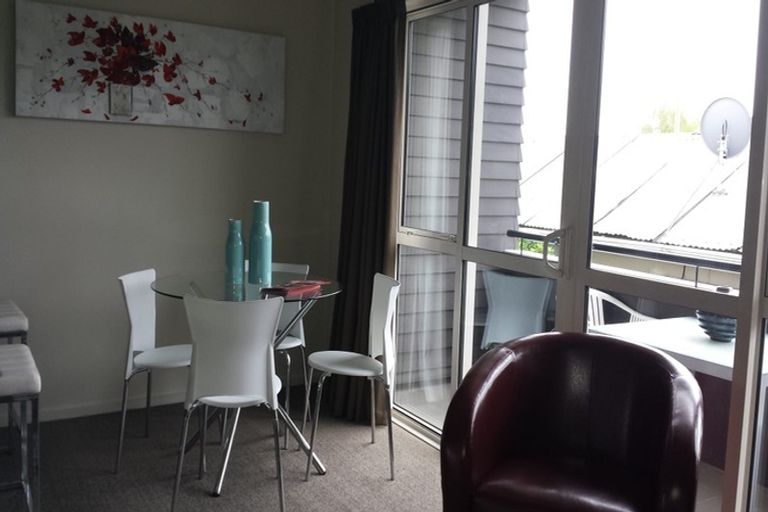 Photo of property in 2/24 Whitmore Street, Edgeware, Christchurch, 8013