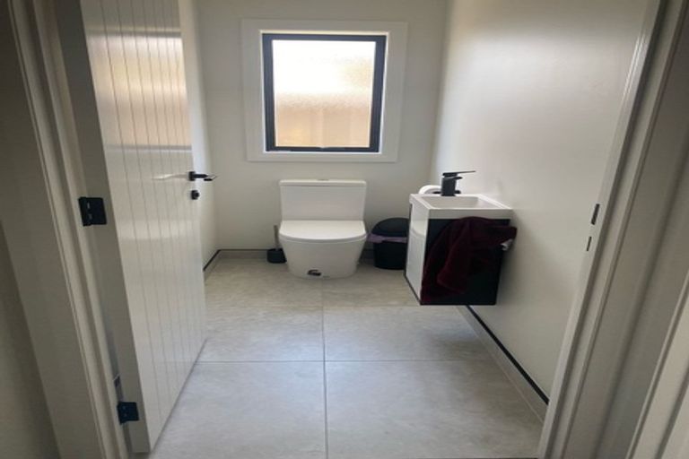 Photo of property in 28 Atlantic Drive, Fitzherbert, Palmerston North, 4410