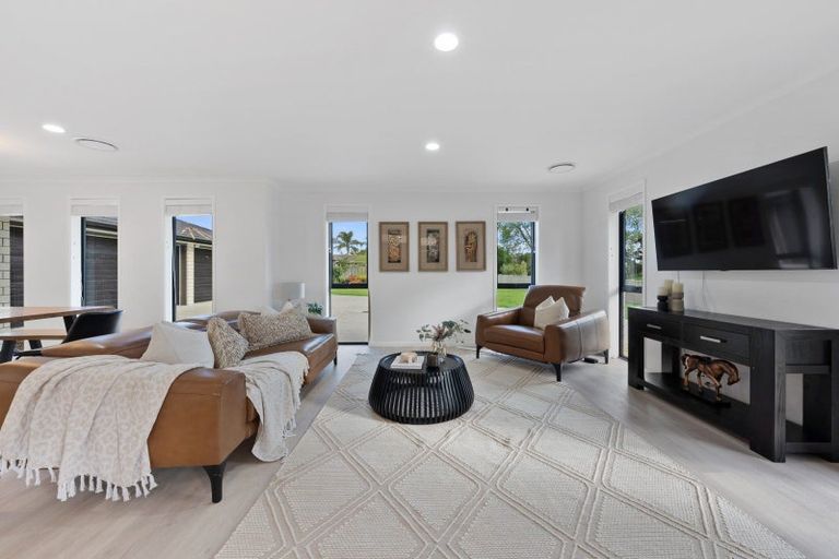 Photo of property in 11 Meadowbrook Place, Buckland, Pukekohe, 2677