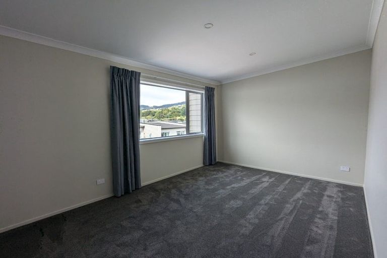 Photo of property in 10/19 Collins Avenue, Tawa, Wellington, 5028