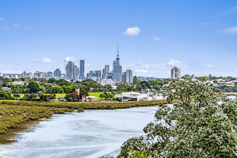 Photo of property in 71a Ngataringa Road, Devonport, Auckland, 0624