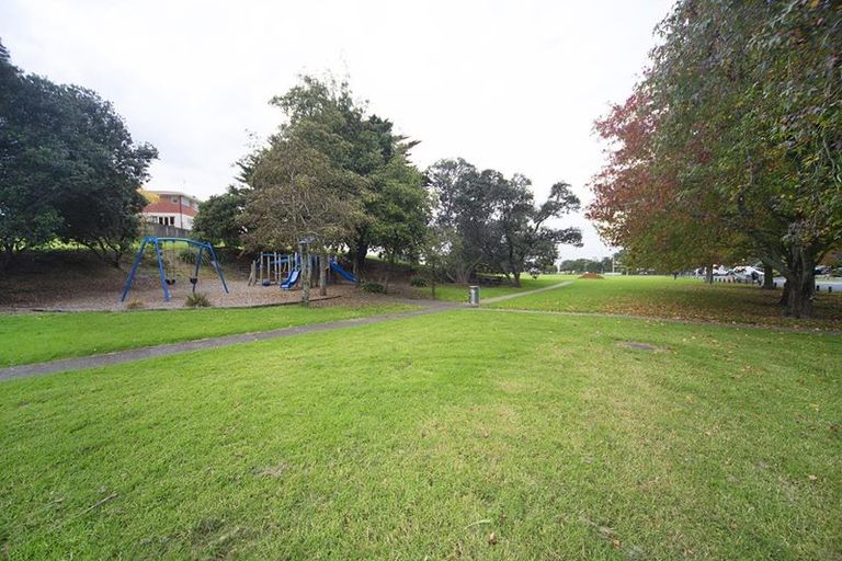 Photo of property in 5/28-36 Beach Road, Northcote Point, Auckland, 0627