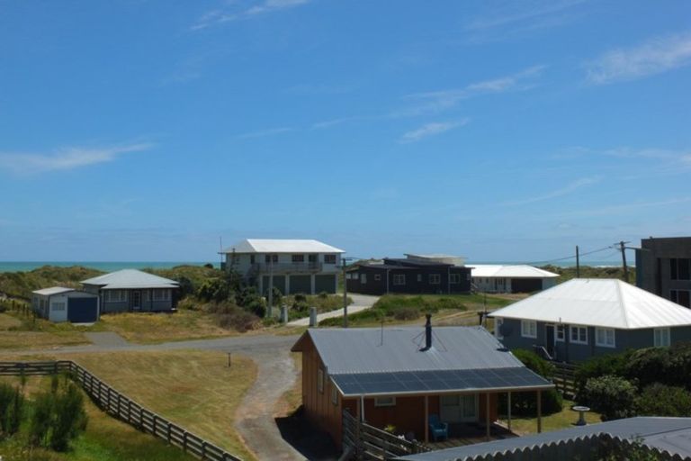 Photo of property in 10 Brown Terrace, Foxton Beach, Foxton, 4815