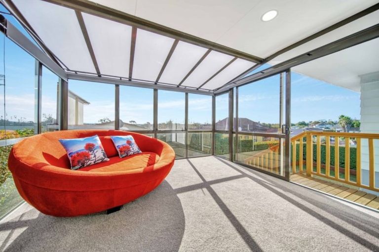 Photo of property in 2/52 Highland Park Drive, Highland Park, Auckland, 2010