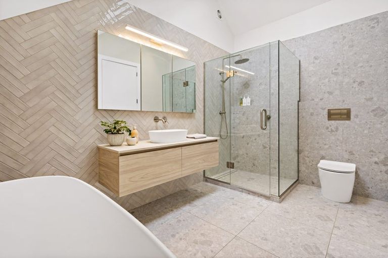 Photo of property in 71a Ngataringa Road, Devonport, Auckland, 0624