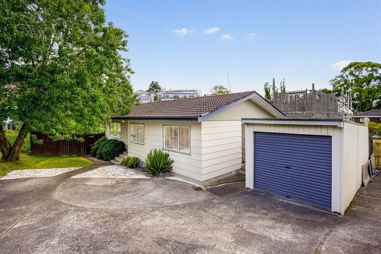 Photo of property in 2/9 Cedar Heights Avenue, Massey, Auckland, 0614