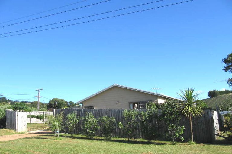 Photo of property in 1 Totara Road, Onetangi, Waiheke Island, 1081