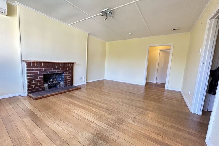 Photo of property in 35 Attlee Crescent, Bryndwr, Christchurch, 8053