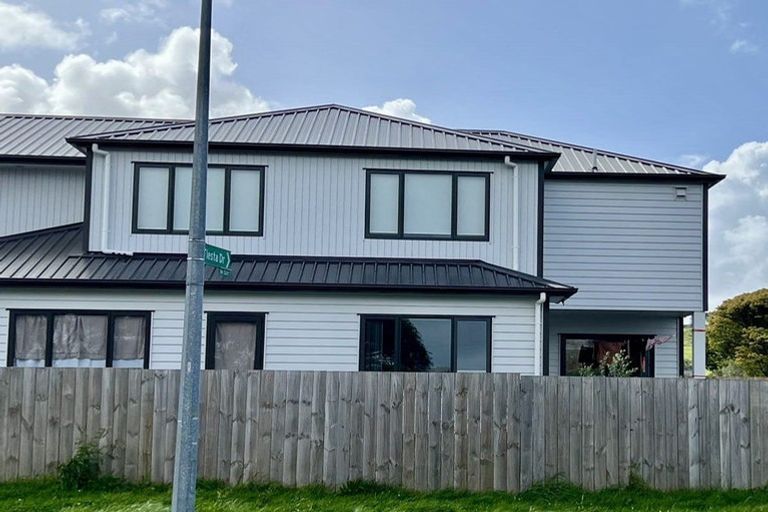 Photo of property in 2 Fiesta Drive, Half Moon Bay, Auckland, 2012