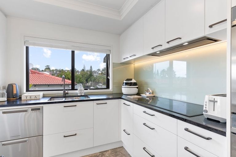 Photo of property in 32 Amante Crescent, Mairangi Bay, Auckland, 0630